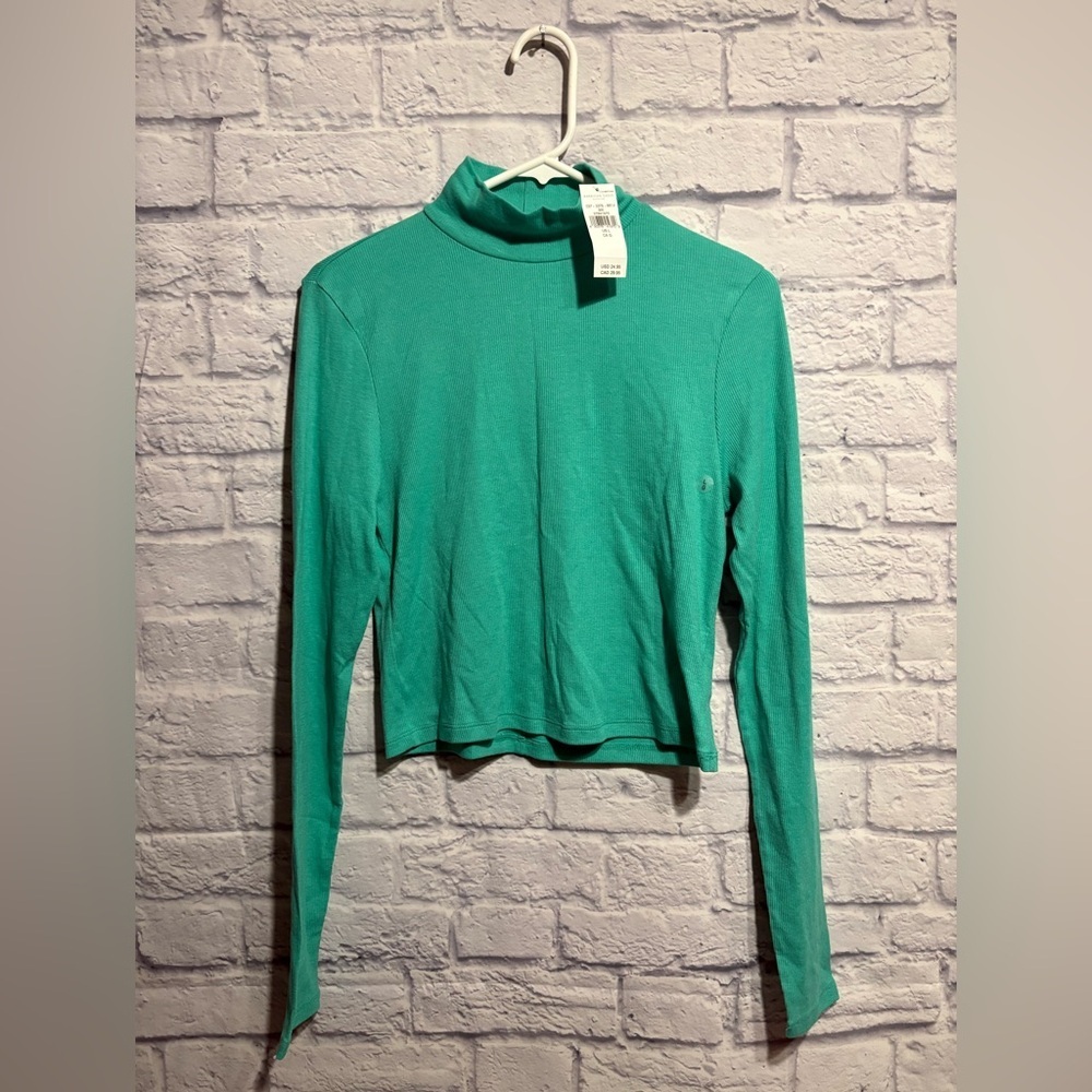 New American Eagle Top Medium and Large - Picture 3 of 12